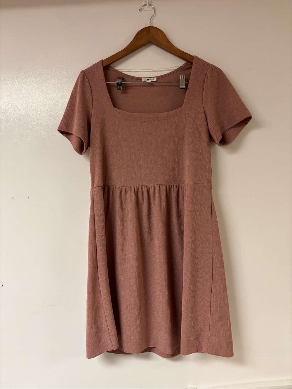 Reitmans Signs Square Neck Short Sleeve Dress in Dusty Rose Size Medium